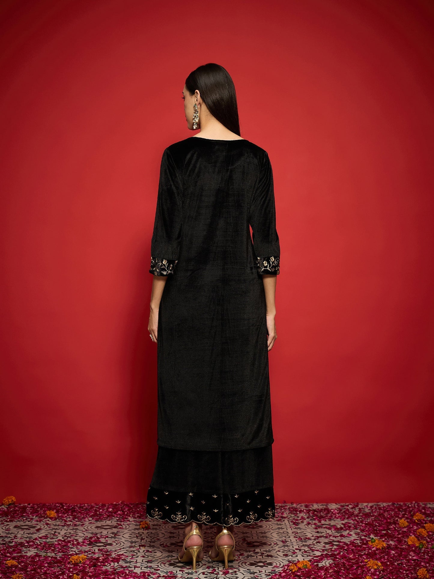 Women Black Velvet Zari Embroidered Round Neck Straight Kurta