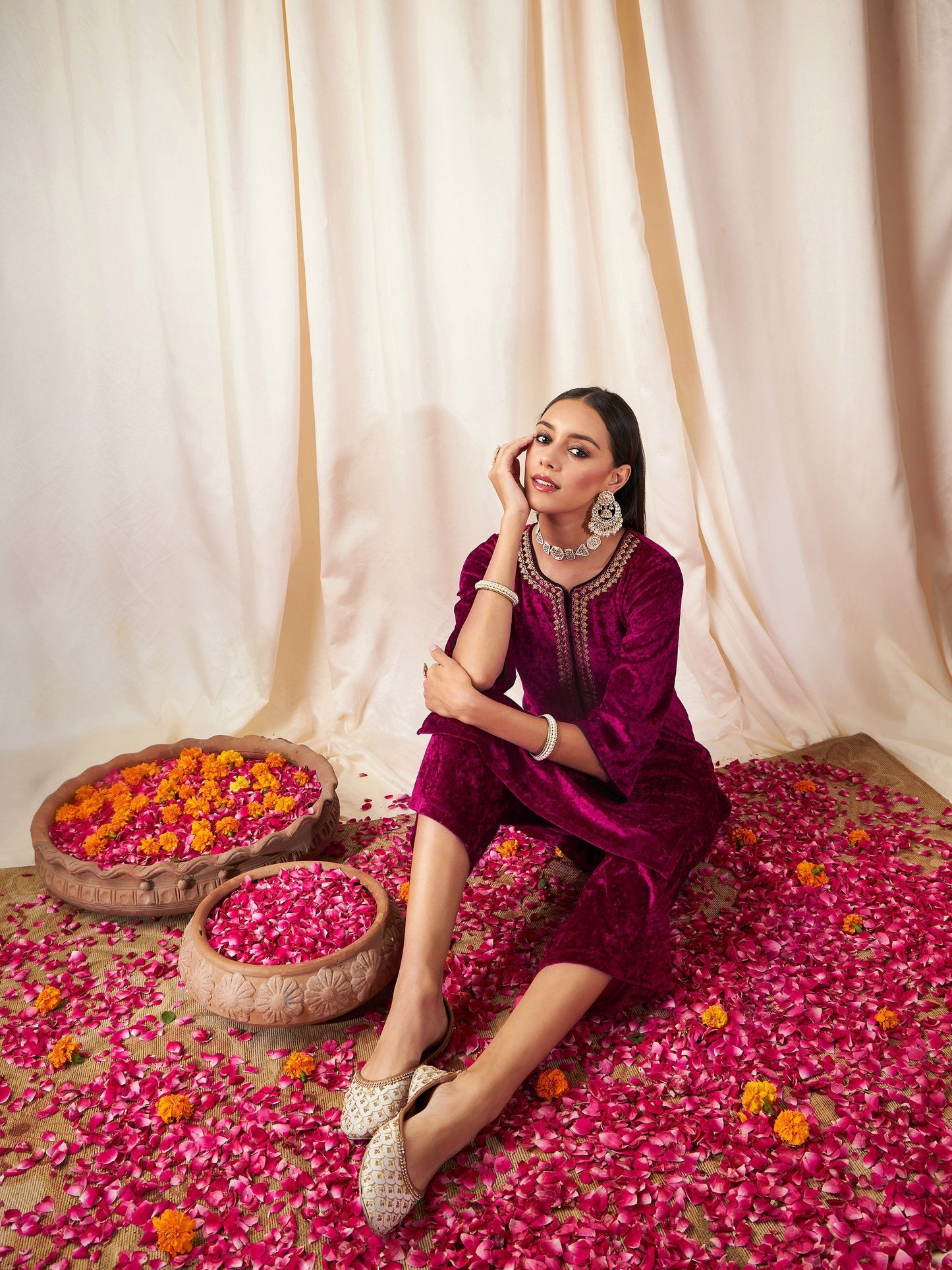 Women Fuchsia Velvet Straight Kurta