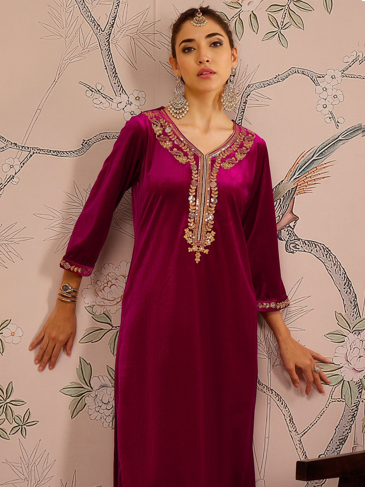 Women Fuchsia Velvet Embroidered Kurta With Pencil Pants
