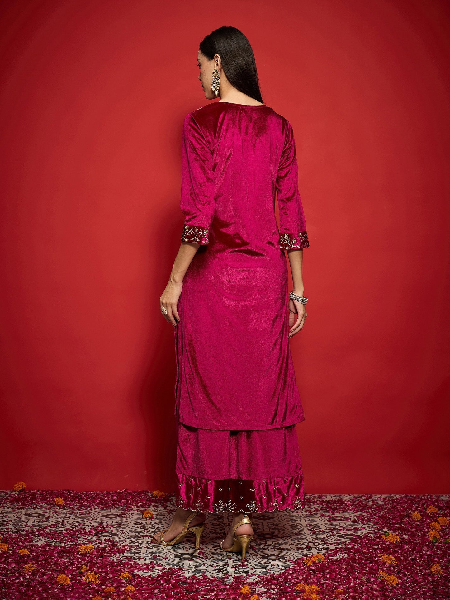 Women Fuchsia Velvet Zari Embroidered Round Neck Straight Kurta
